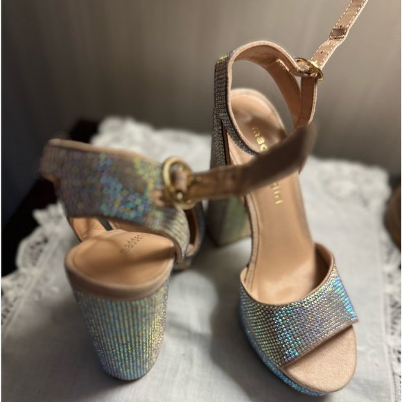 Brand new platform high heels. Stunning shoes. - Picture 3 of 12